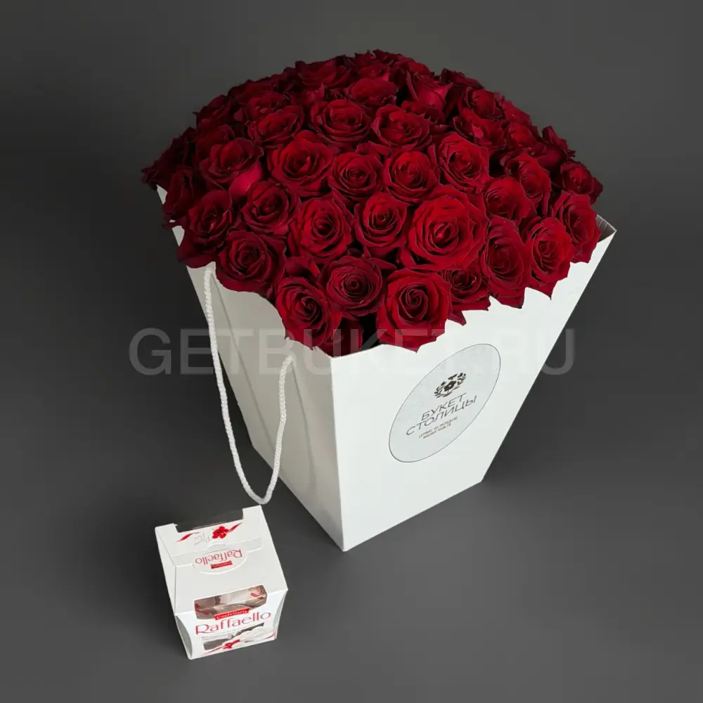 224037 Букет из 51 розы с конфетами рафаэлло