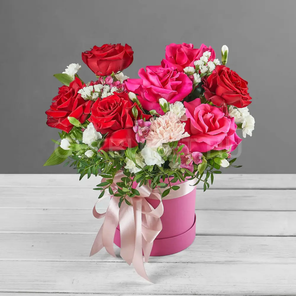 206236 Цветочная композиция из малиновых роз, диантусов и альстромерий