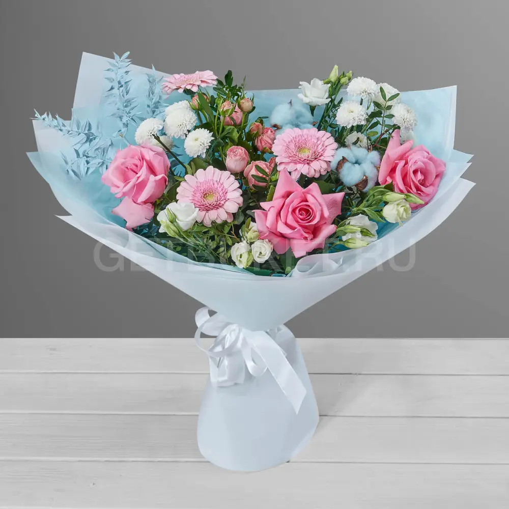 211679 Букет из роз, эустомы с рускусом