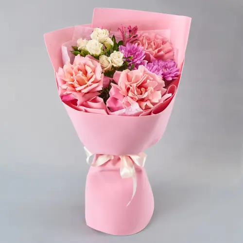 Букет роз с хризантемами и альстромерией 