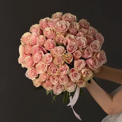 Букет из 51 нежно-розовой розы