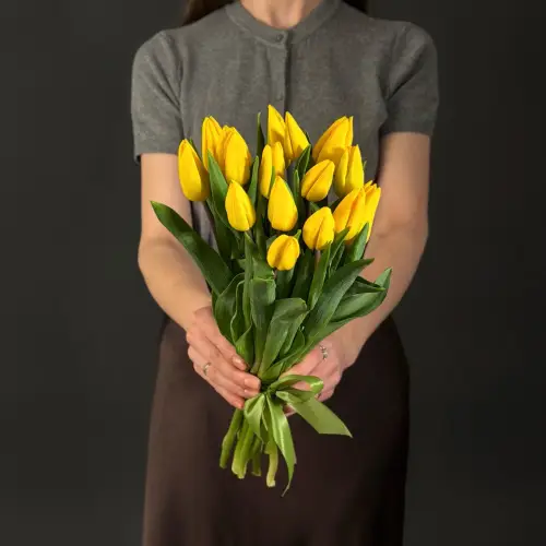 Букет из 15 желтых тюльпанов