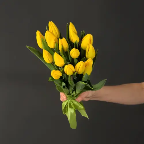Букет из 15 желтых тюльпанов