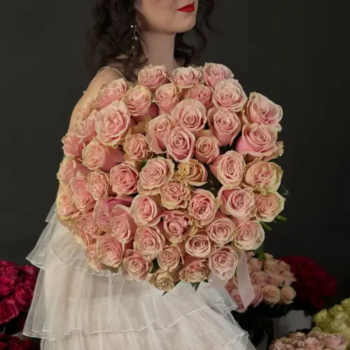Букет из 51 нежно-розовой розы