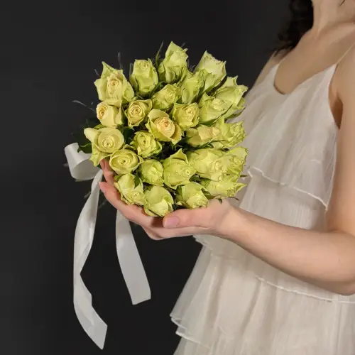 Букет из 25 белых кенийских роз