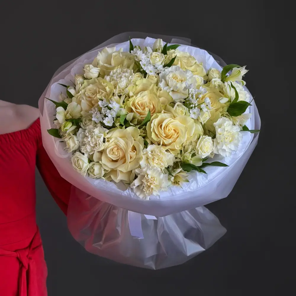 223422 Букет из микса белых роз с аллиумом и альстромерий