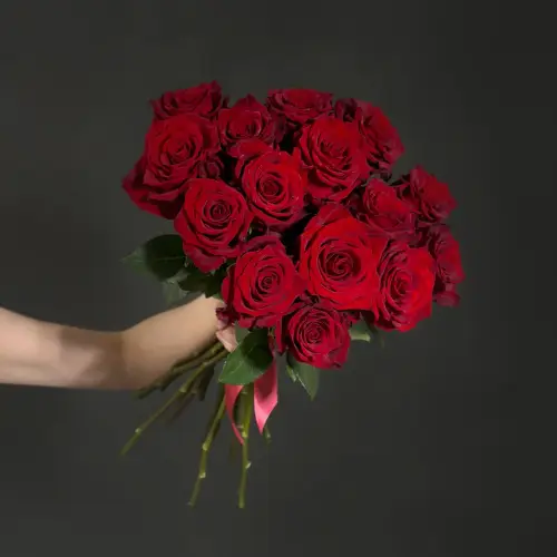 Букет из 15 красных роз